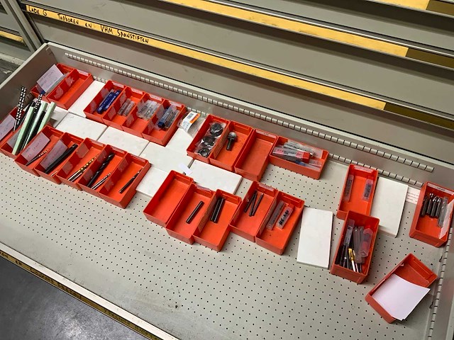 Lokoma ladekast met diverse freesgereedschap - afbeelding 23 van  59