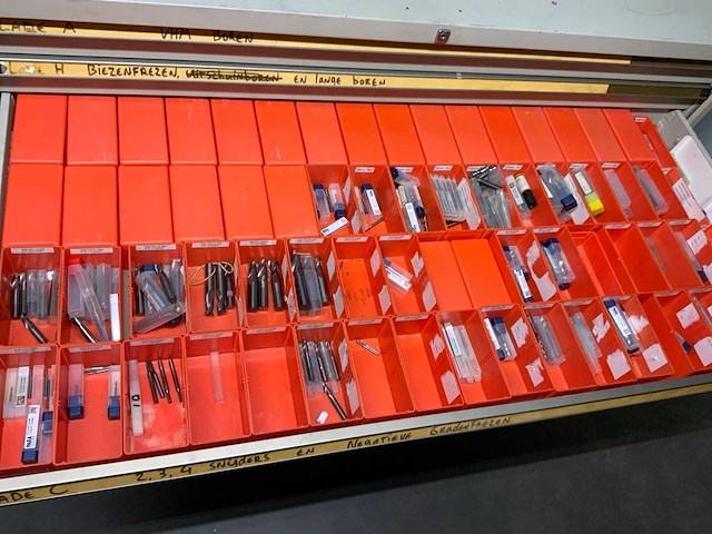 Lokoma ladekast met diverse freesgereedschap - afbeelding 35 van  59
