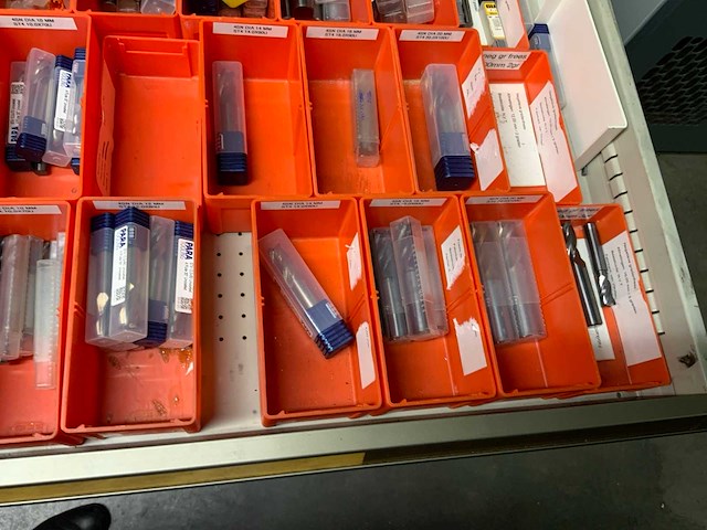 Lokoma ladekast met diverse freesgereedschap - afbeelding 37 van  59