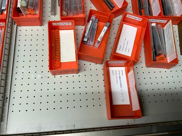 Lokoma ladekast met diverse freesgereedschap - afbeelding 46 van  59