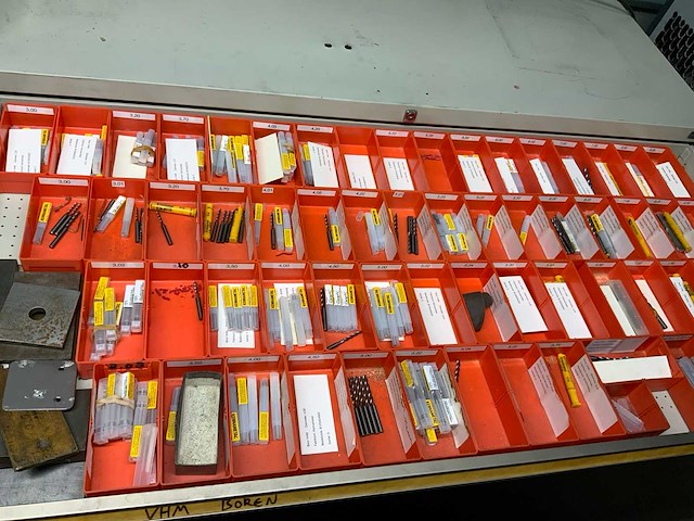 Lokoma ladekast met diverse freesgereedschap - afbeelding 49 van  59