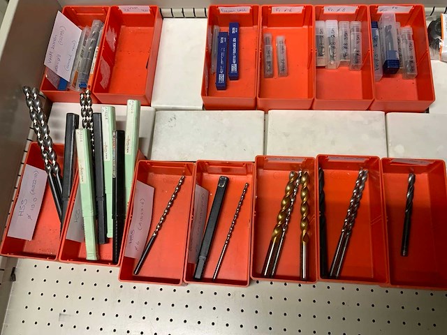 Lokoma ladekast met diverse freesgereedschap - afbeelding 56 van  59