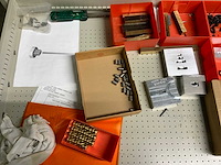 Lokoma ladekast met diverse gereedschap en materialen - afbeelding 4 van  20