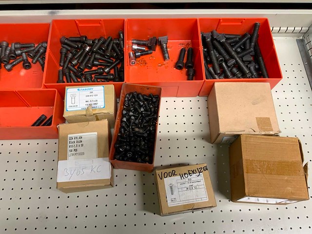 Lokoma ladekast met diverse gereedschap en materialen - afbeelding 6 van  20