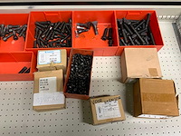 Lokoma ladekast met diverse gereedschap en materialen - afbeelding 6 van  20