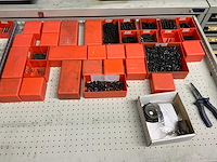 Lokoma ladekast met diverse gereedschap en materialen - afbeelding 11 van  20