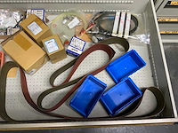 Lokoma ladekast met diverse gereedschap en materialen - afbeelding 16 van  20