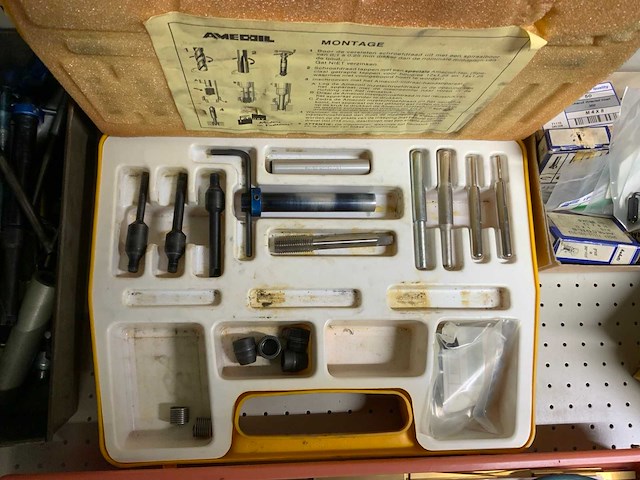 Lokoma ladekast met diverse gereedschap en materialen - afbeelding 18 van  20