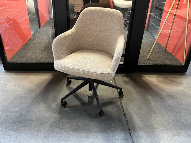 Lola vergaderstoel - afbeelding 1 van  4