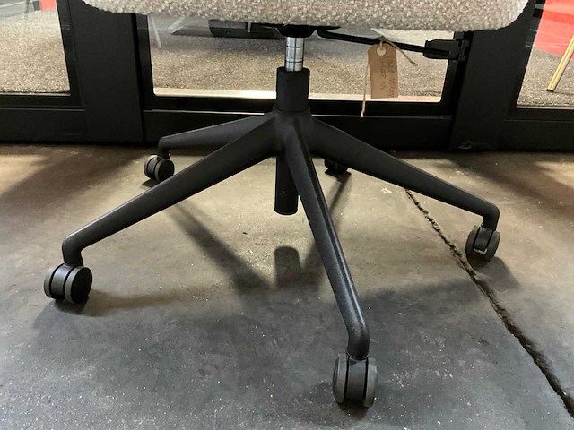 Lola vergaderstoel - afbeelding 4 van  4