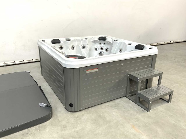 London with nordic insulation - jacuzzi 5 personen 230v - afbeelding 1 van  14