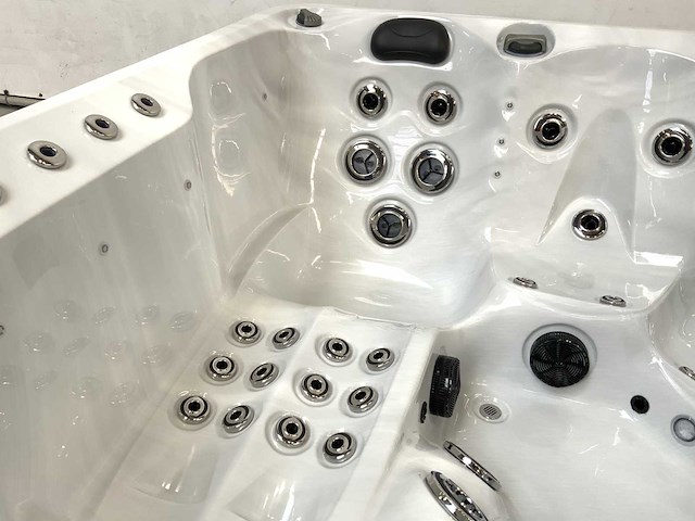 London with nordic insulation - jacuzzi 5 personen 230v - afbeelding 13 van  16