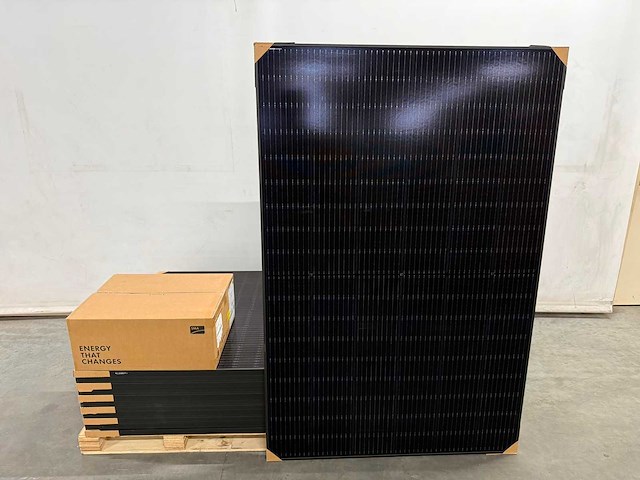 Longi - set van 12 zonnepanelen (410 wp) - sma 4 kw omvormer - afbeelding 1 van  4