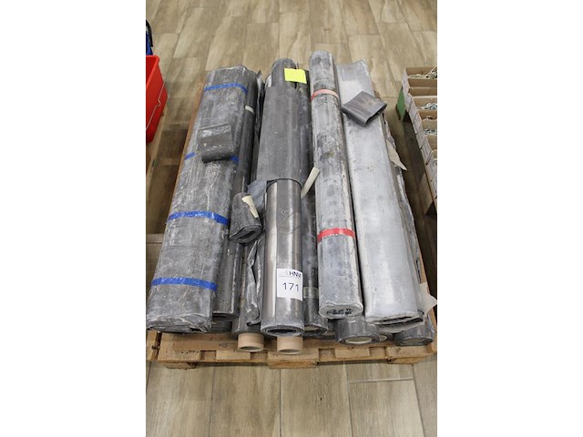 Lood in diverse diktes en lengtes. ruim 700 kg op pallet. - afbeelding 3 van  3