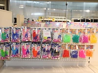 Loombandjes in diverse kleuren en uitvoeringen aan twintig haken