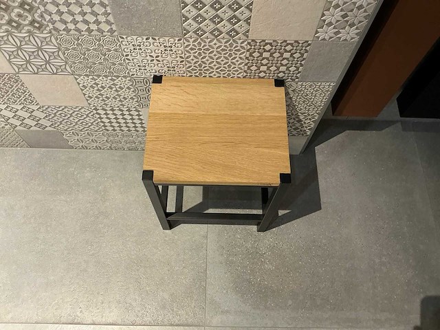 Looox - wooden - kruk - afbeelding 4 van  7