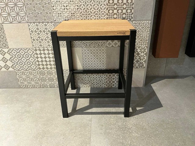 Looox - wooden - kruk - afbeelding 5 van  7