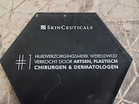 Loreal skinceuticals brochurehouder & skinceuticals wandbord - afbeelding 4 van  5