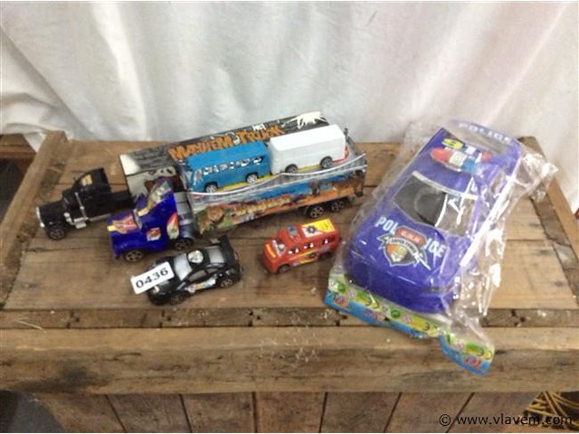 Lot auto's - afbeelding 1 van  3