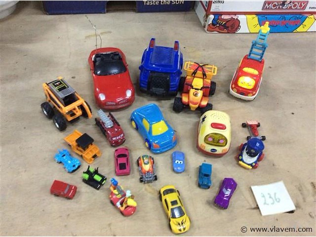 Lot auto's - afbeelding 1 van  3
