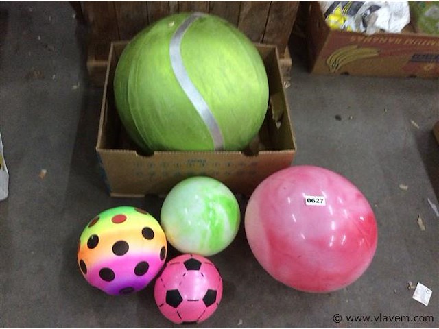 Lot ballen - afbeelding 1 van  1