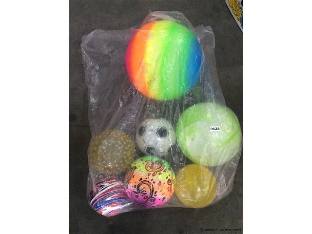 Lot ballen - afbeelding 1 van  2