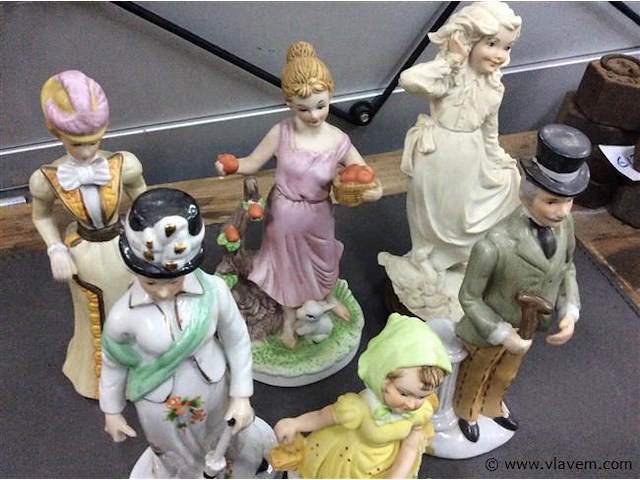 Lot beeldjes - afbeelding 2 van  2