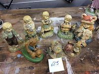 Lot beeldjes - afbeelding 1 van  3