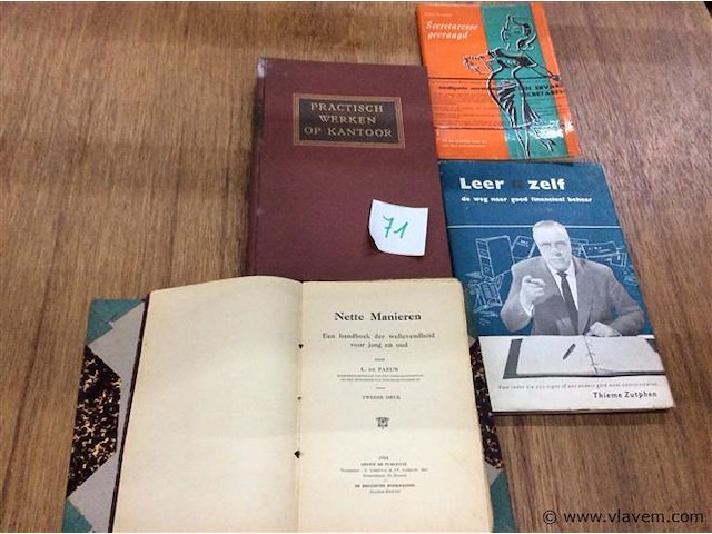 Lot boeken oa werken op kantoor - afbeelding 1 van  3