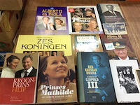 Lot boeken royals - afbeelding 1 van  4