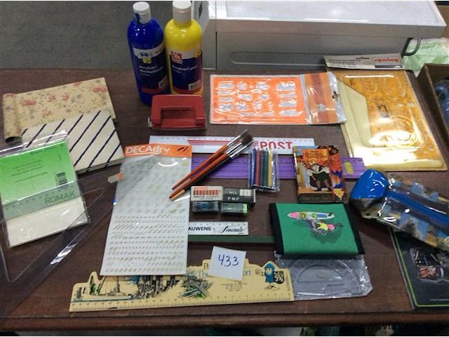 Lot bureaumateriaal - afbeelding 1 van  4