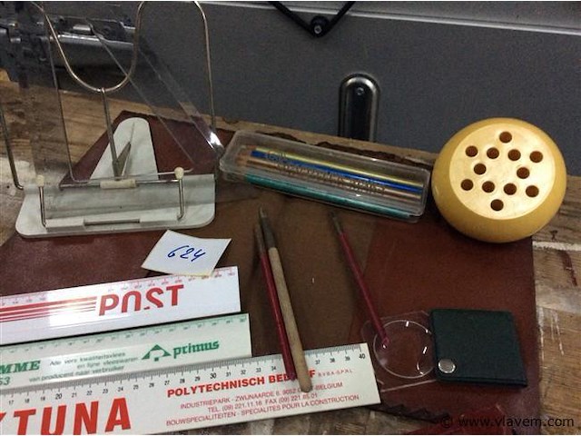 Lot bureaumateriaal - afbeelding 2 van  3