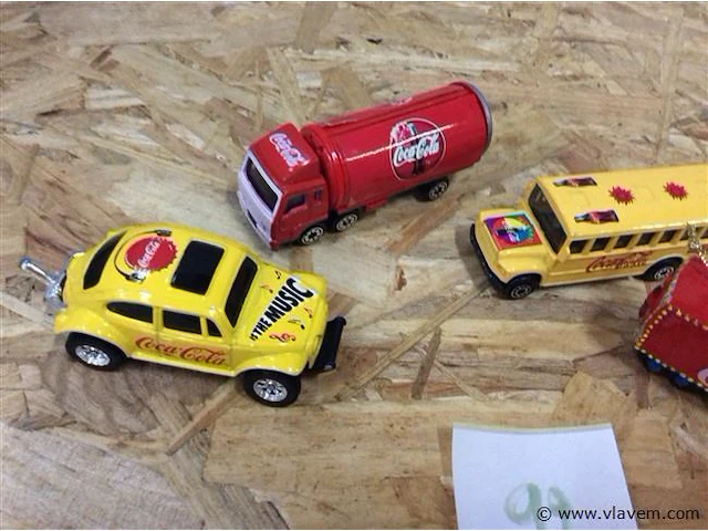 Lot coca cola miniatuur auto's - afbeelding 2 van  3