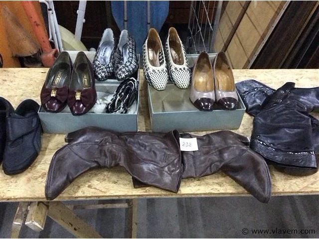 Lot damesschoenen + (maat 38-38,5 ) + hot socks - afbeelding 1 van  5