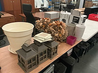 Lot decoratiemateriaal - afbeelding 1 van  7