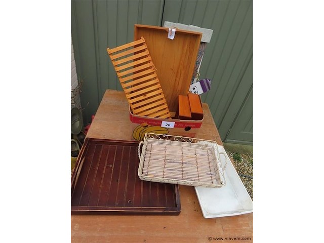 Lot dienbladen en divers - afbeelding 1 van  3