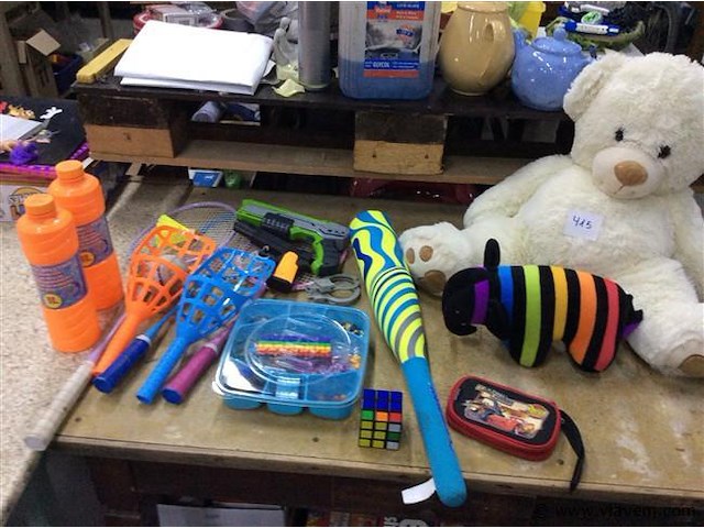 Lot divers speelgoed - afbeelding 1 van  4
