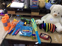 Lot divers speelgoed - afbeelding 1 van  4