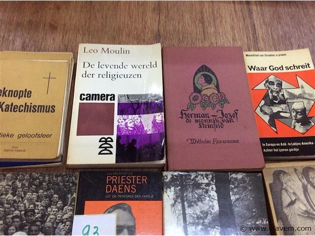 Lot diverse boeken oa oost priesterhulp - afbeelding 2 van  4