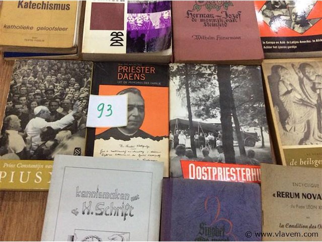 Lot diverse boeken oa oost priesterhulp - afbeelding 3 van  4