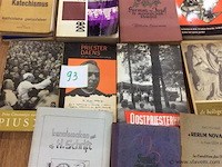 Lot diverse boeken oa oost priesterhulp - afbeelding 3 van  4
