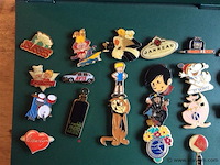 Lot diverse pins in kaft - afbeelding 2 van  5