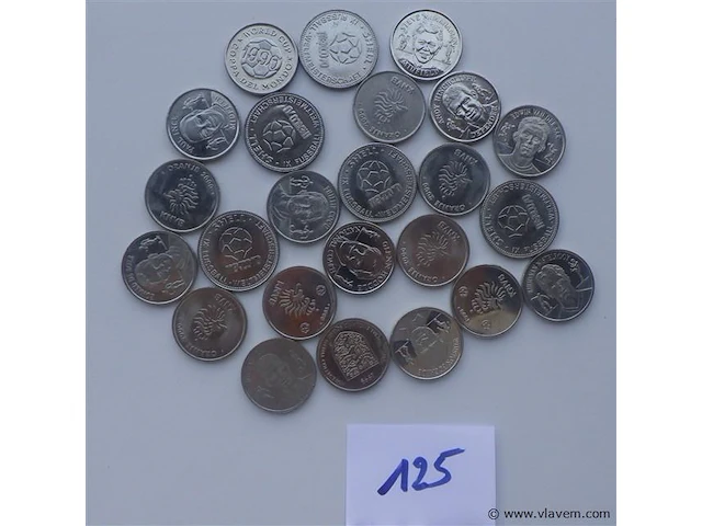 Lot diverse voetbalpenningen shell en knvb - afbeelding 1 van  5