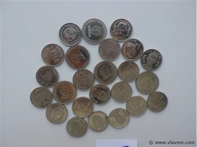 Lot diverse voetbalpenningen shell en knvb - afbeelding 2 van  5