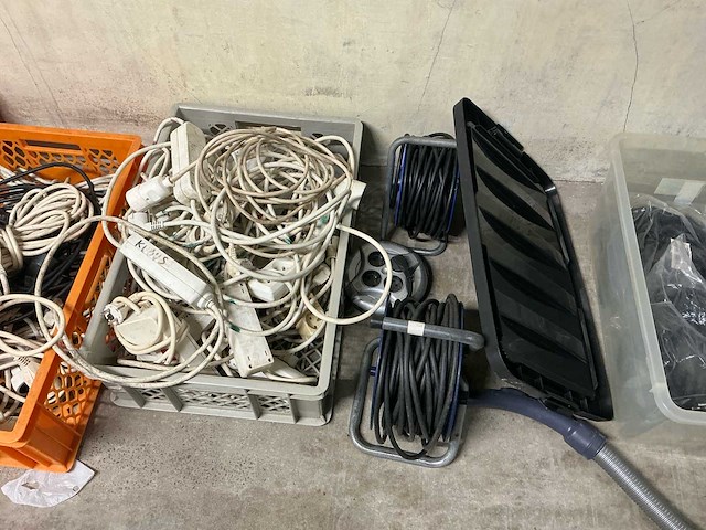 Lot elektronica - afbeelding 4 van  6