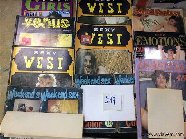 Lot erotica magazines - afbeelding 1 van  3