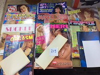 Lot erotica magazines - afbeelding 1 van  3