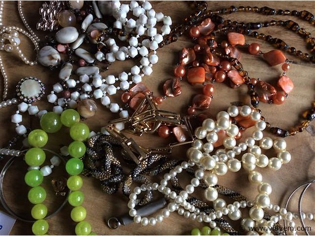 Lot fantasiejuwelen - afbeelding 2 van  2