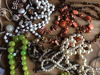 Lot fantasiejuwelen - afbeelding 2 van  2