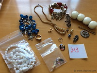 Lot fantasiejuwelen - afbeelding 1 van  4